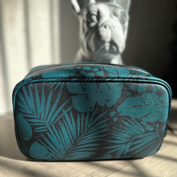 YSL Toiletry/Makeup/Cosmetic Pouch - Picture 2 of 16